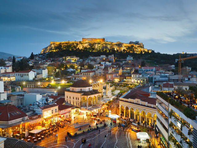 Monastiraki_square_and_Plaka