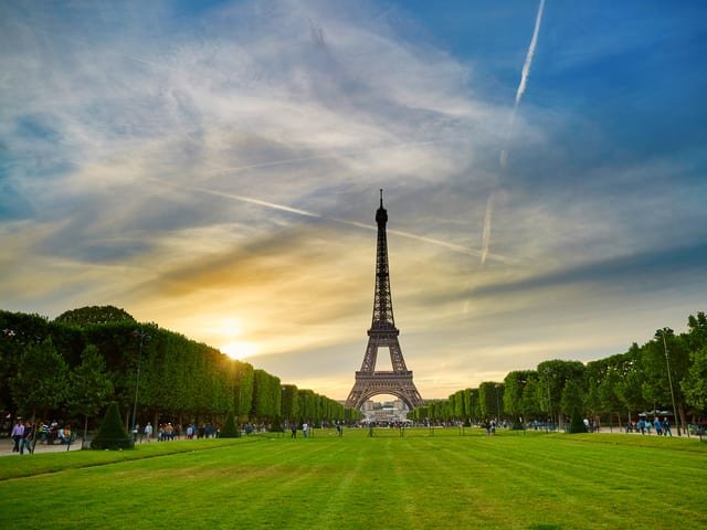 Scenic_view_of_the_Eiffel_tower_in_Paris